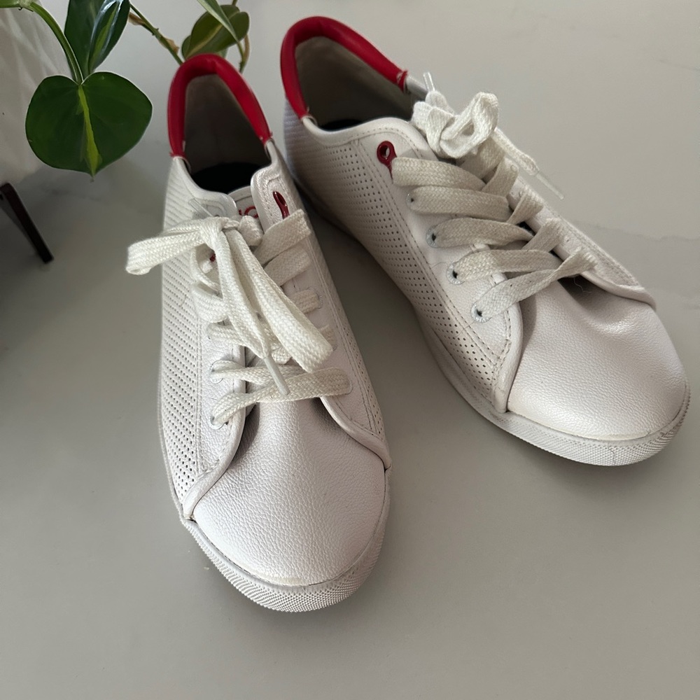 Nautica Lanyard Performance Red & White Women’s Sneakers, Size 9.5 - Picture 2 of 7